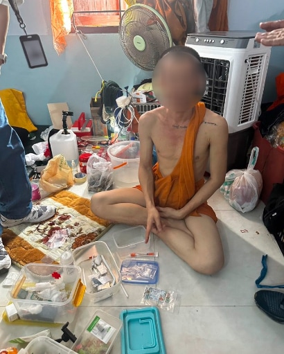 บุกรวบ หลวงเจ๊ เสพ-ขายยาเสพติดคากุฏิ กลางคืนแปลงร่างเป็นผู้หญิง ออกเสพเมถุนเพศเดียวกัน-1