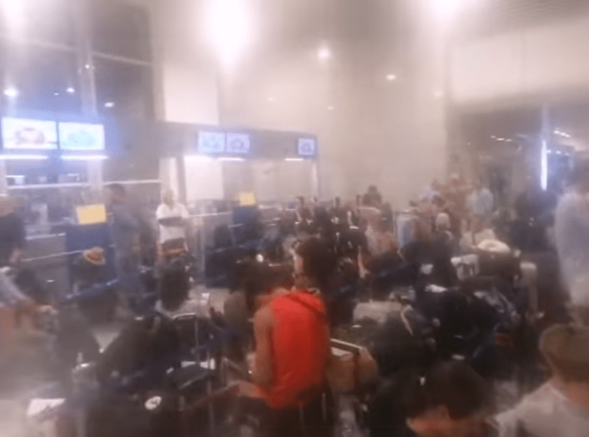 ผดส.ถูกอบอยู่ในเครื่องบินกว่า 3 ชั่วโมง หลังเครื่องบินขัดข้อง-1