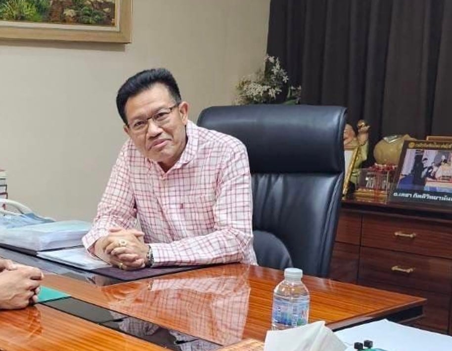 หนุ่มกะลา หอบหลักฐานให้ ทนายเดชา