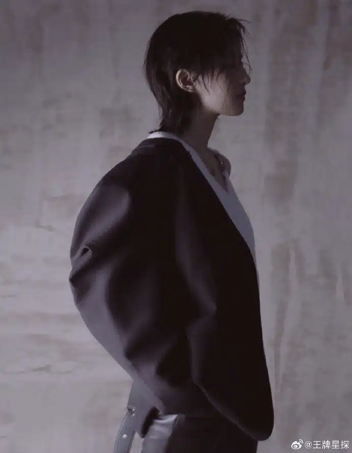 หลิวอี้เฟย วาร์ป