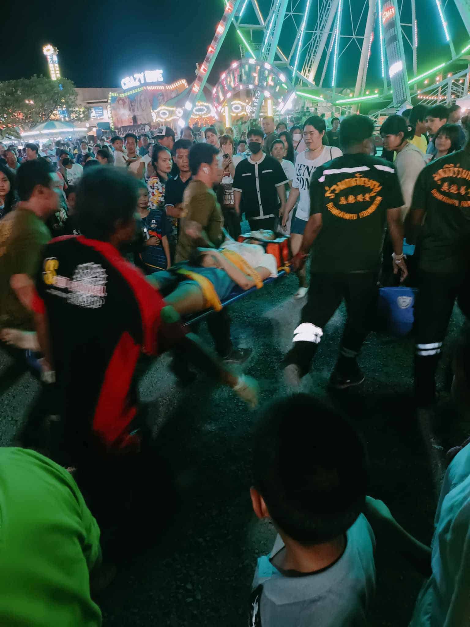 นักศึกษาสาวถูกไฟช็อตขณะเล่นเครื่องเล่น