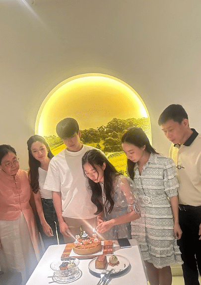 แอฟร่วมเฟรมวันเกิดนนกุล