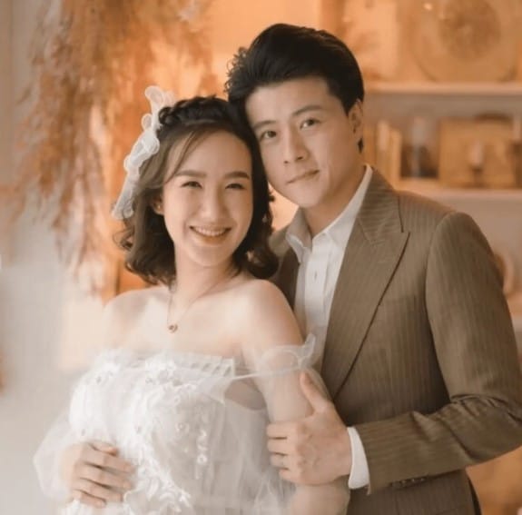 อัศม์กรณ์ สิงห์สีกรกุล อดีตสามี ชอรีน ณัฐจารี หรือ ณัฐจารี หรเวชกุล นักธุรกิจพันล้าน