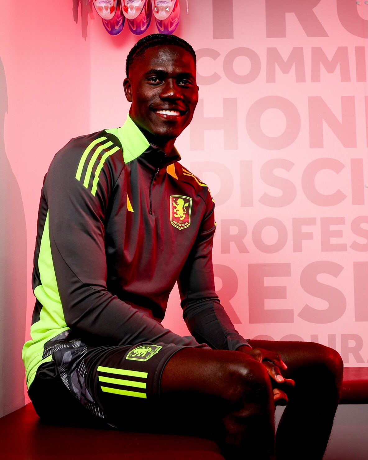 แอสตัน วิลล่า โอนาน่า