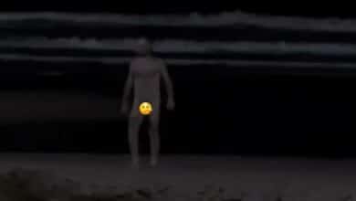 นักท่องเที่ยวแก้ผ้าเล่นน้ำหาดป่าตอง