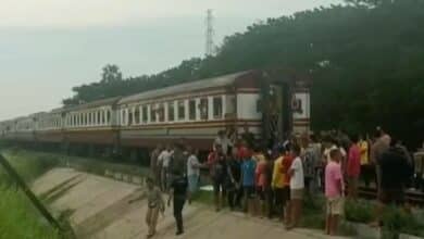 รถไฟชนกระบะพิจิตร