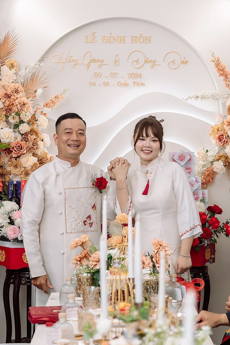 คู่รักต่างวัยชาวเวียดนามหมั้นกันเมื่อวันที่ 9 ก.ค. 67