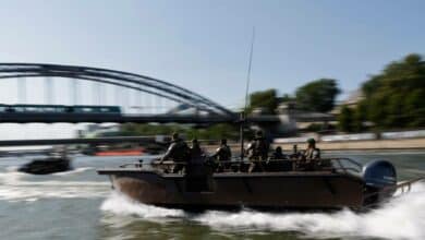 ขู่ถ่ายอุจจาระลงแม่น้ำแซน