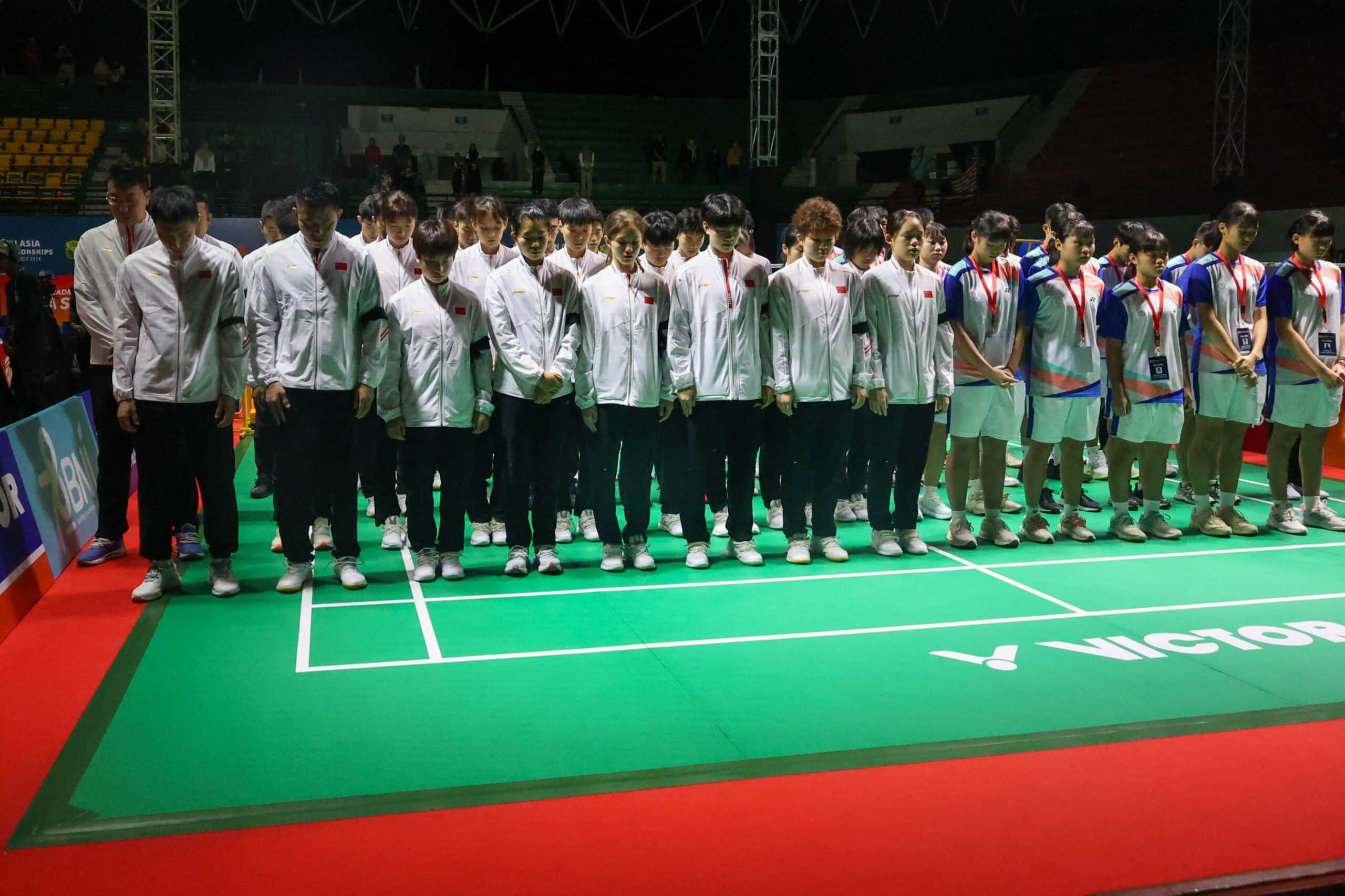 นักแบดมินตันทีมชาติจีนไว้อาลัยนักแบดเพื่อนร่วมทีมเสียชีวิต