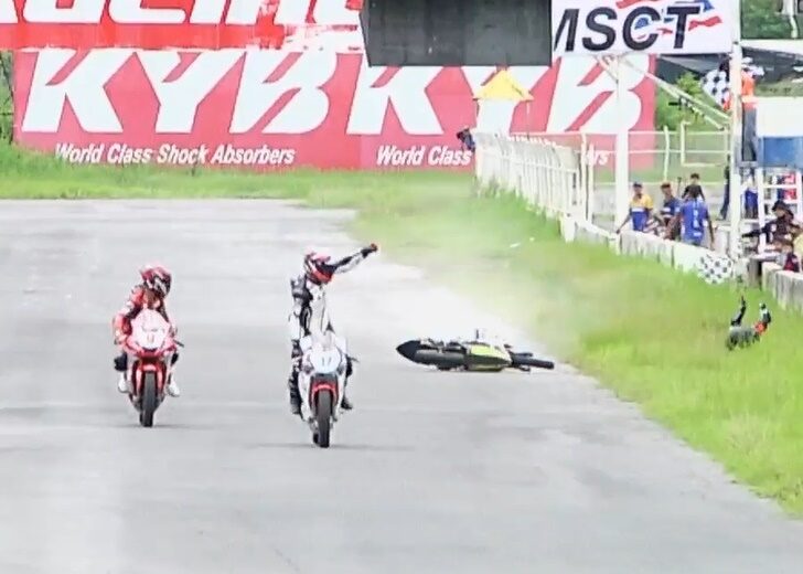 นักแข่งรถอายุ 14 ชูกำปั้นสะใจเข้าเส้นชัย