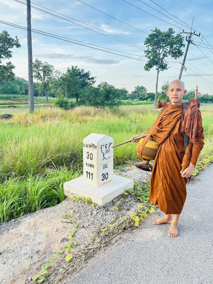 พระธุดงค์ลาว ชี้เลขหางประทัด งวด 16 7 67 แทนการชี้หลักกิโล-2