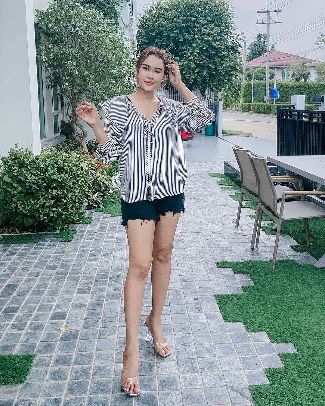 หนูเล็ก ถ่ายรูปหน้าบ้าน
