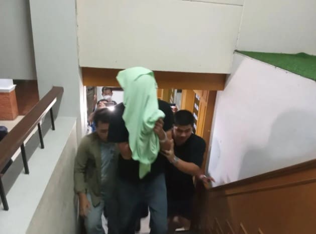 เผยยอดเงินหนุ่มแว่นปล้นทอง พ่อแม่ให้ใช้ต่อเดือนหลักหมื่น