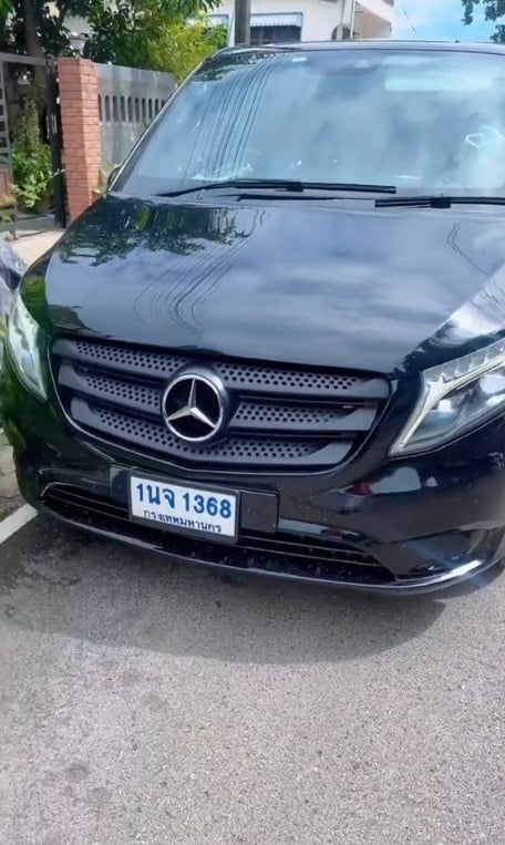 แห่ส่อง ทะเบียนรถหรู หลังถูกนกยูงไล่จิก