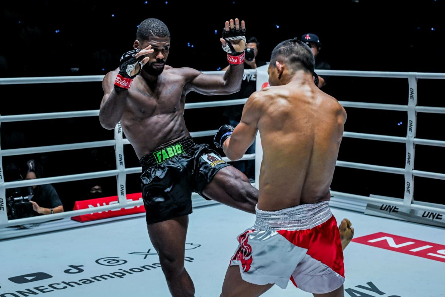 ONE ลุมพินี 78