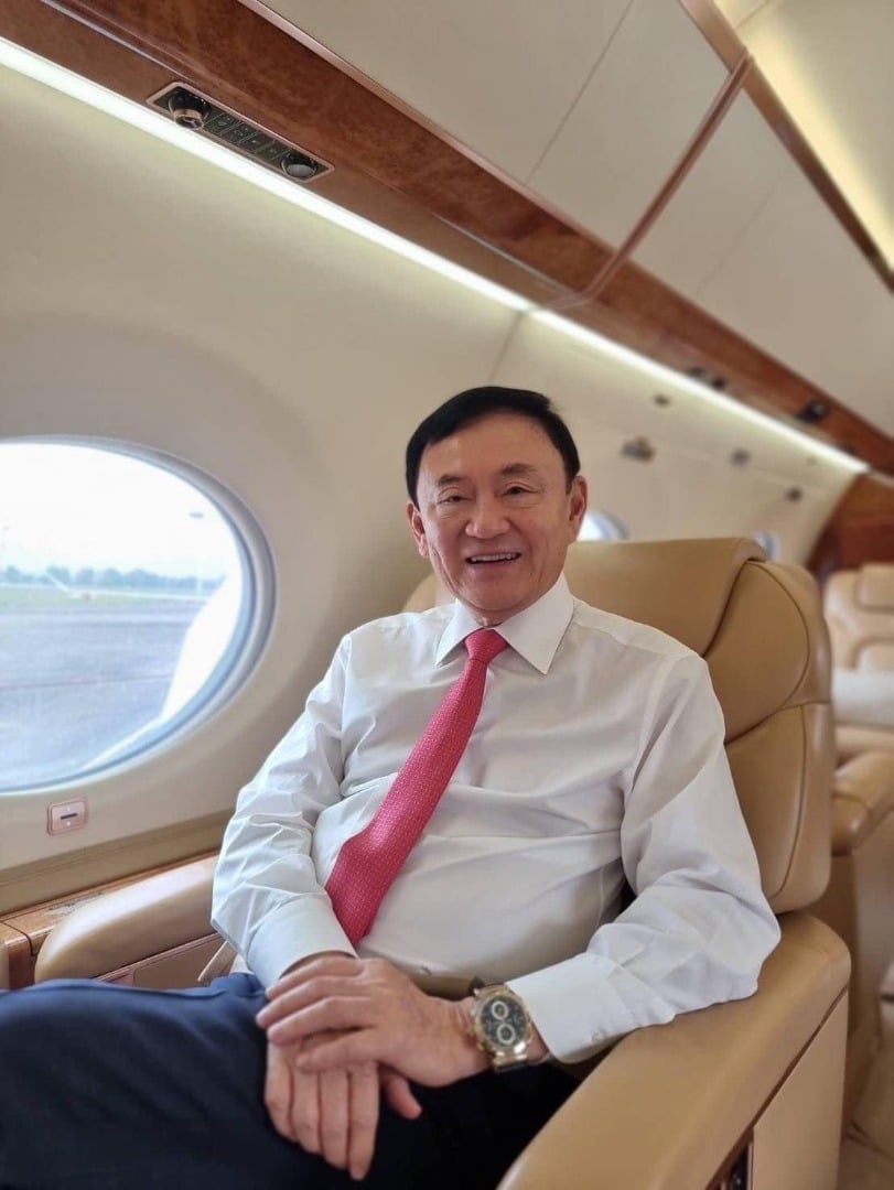 ส่องรุ่นนาฬิกา ‘ทักษิณ ชินวัตร’ จากแบรนด์ Patek Philippe ที่ใส่ออกงานในทุกโอกาสพิเศษกับราคาค่าตัวที่ไม่ใช่ธรรมดา