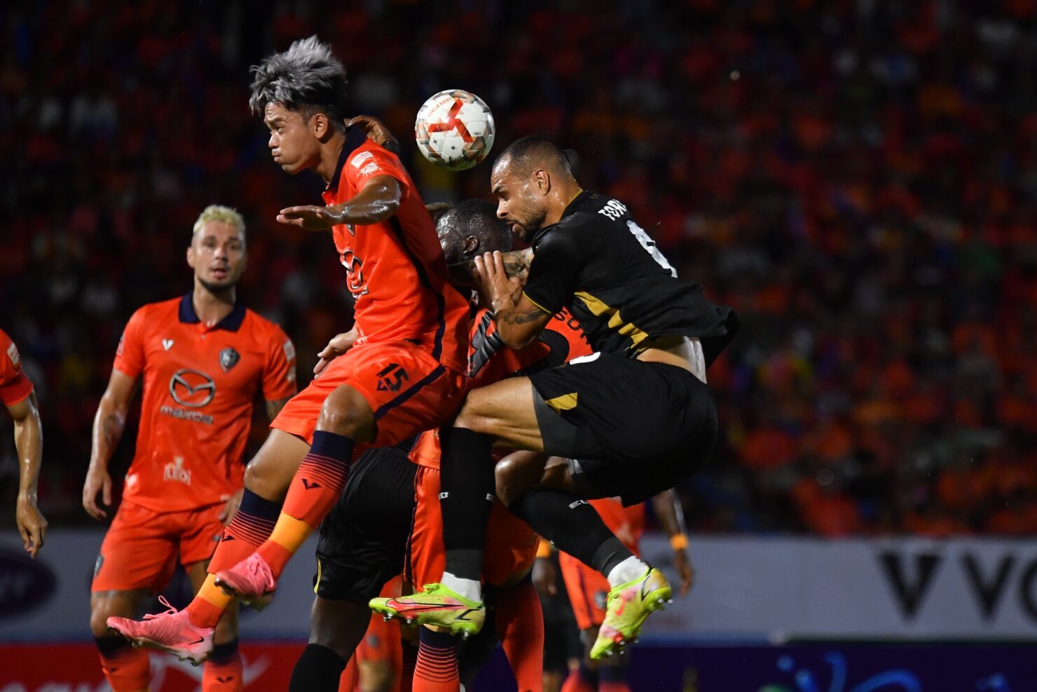 ผลฟุตบอล รีโว่ ไทยลีก นครราชสีมา เมืองทอง