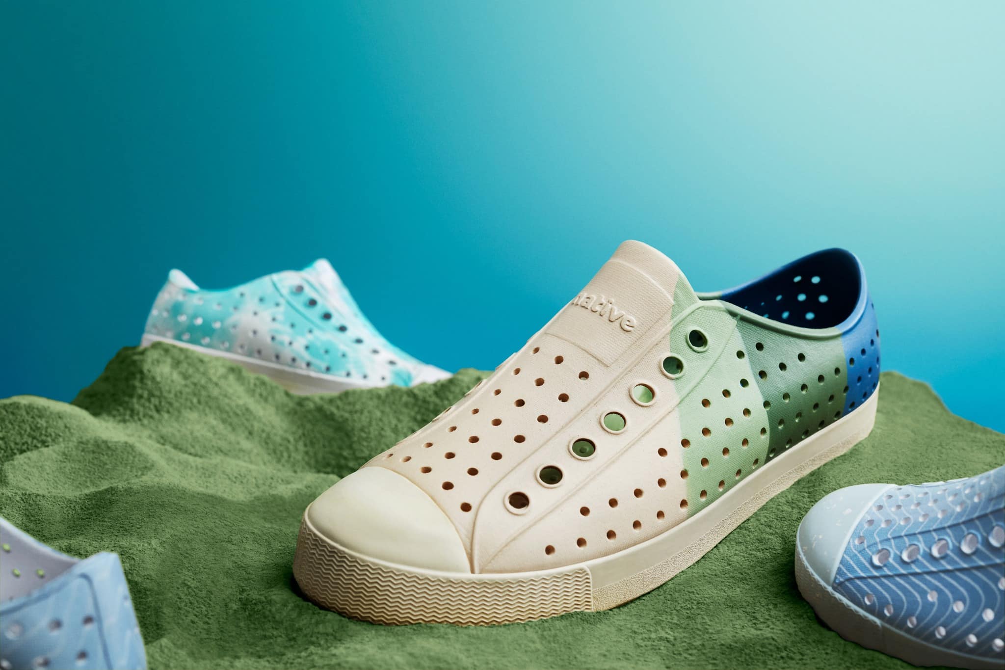 รวมรองเท้าใส่ช่วงหน้าฝน ใส่สบายใช้ชีวิตแบบลุยไม่ห่วงแม้น้ำท่วม