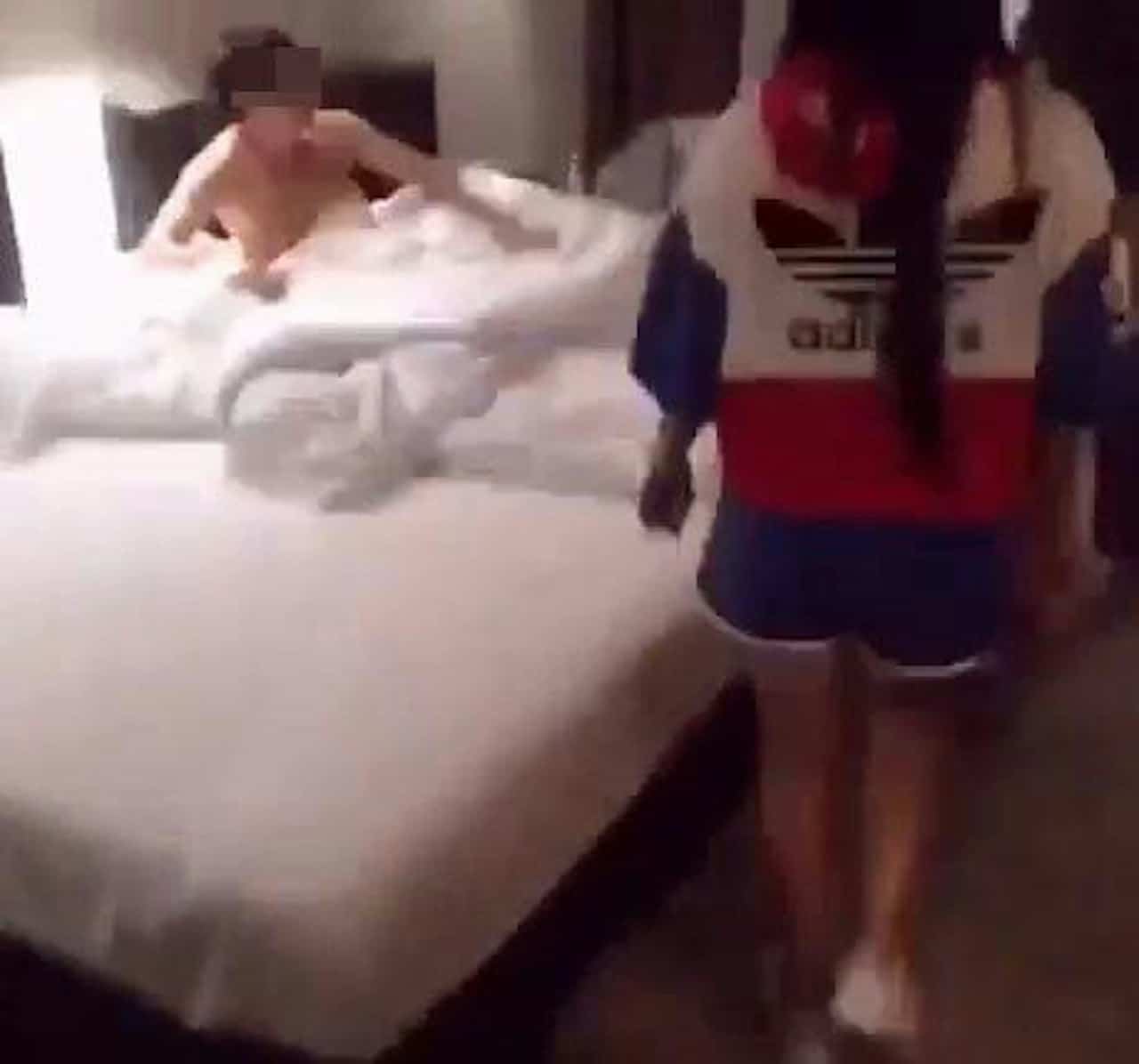 สาวจับผัวมีเมียน้อยได้คาเตียง