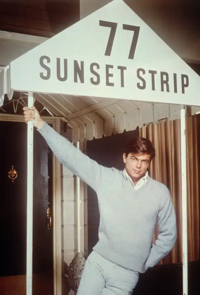 โรแกนแสดงภาพยนตร์เรื่อง 77 sunset strip