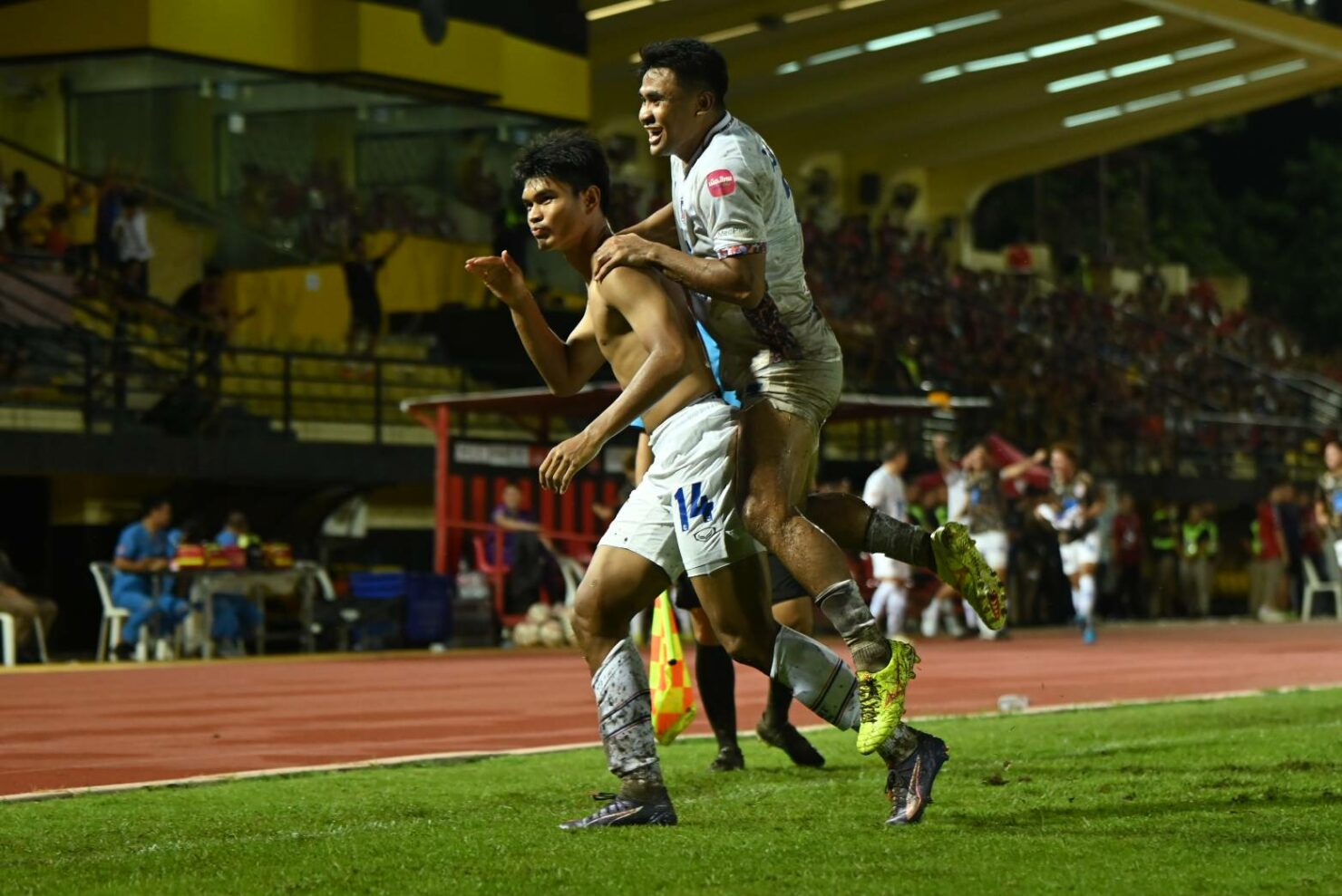 ผลฟุตบอล รีโว่ ไทยลีก ขอนแก่น การท่าเรือ