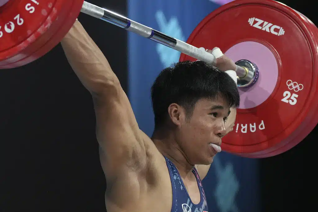 ธีรพงศ์ ศิลาชัย จากประเทศไทยลงแข่งขันยกน้ำหนักชาย 61 กก. ในโอลิมปิกฤดูร้อน 2024 วันพุธที่ 7 ส.ค. 2567 ที่ปารีส ประเทศฝรั่งเศส