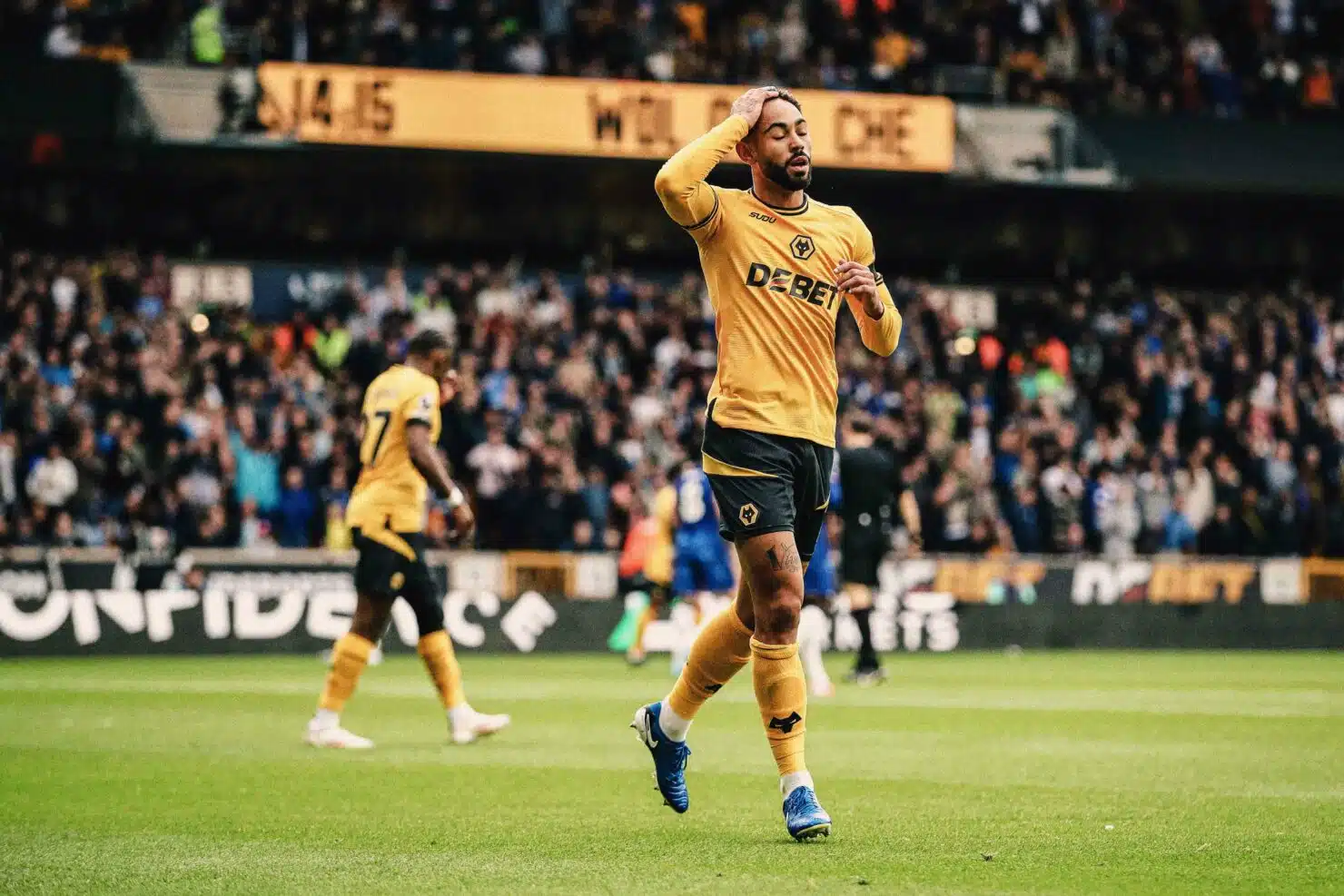 คาราบาวคัพ 2024/25 วูล์ฟแฮมป์ตัน เบิร์นลี่ย์