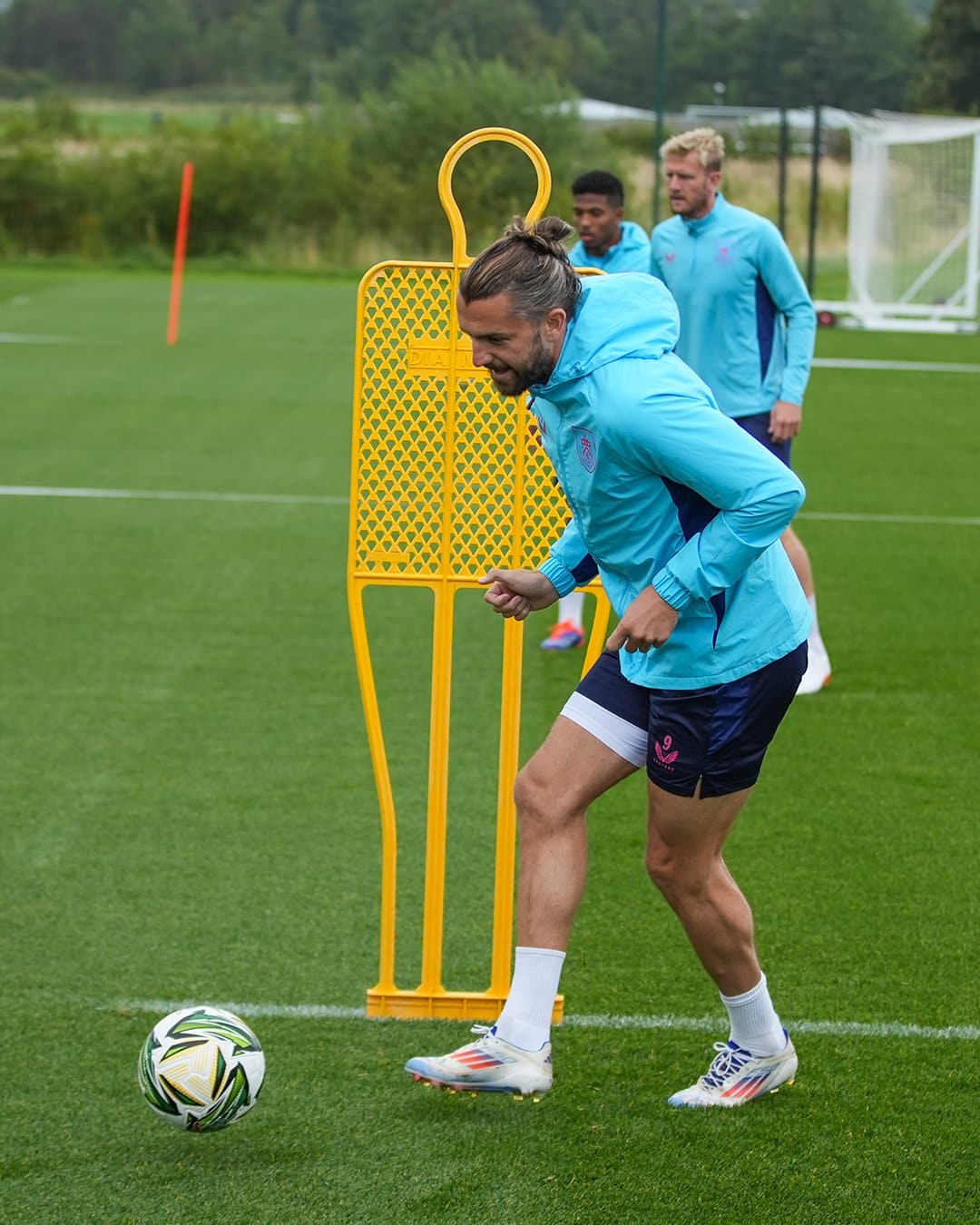 คาราบาวคัพ 2024/25 วูล์ฟแฮมป์ตัน เบิร์นลี่ย์