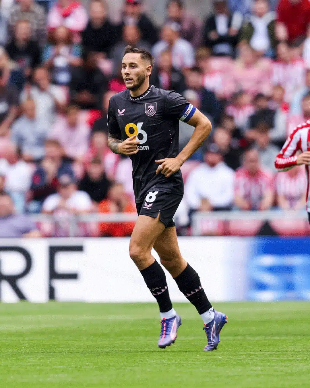 คาราบาวคัพ 2024/25 วูล์ฟแฮมป์ตัน เบิร์นลี่ย์