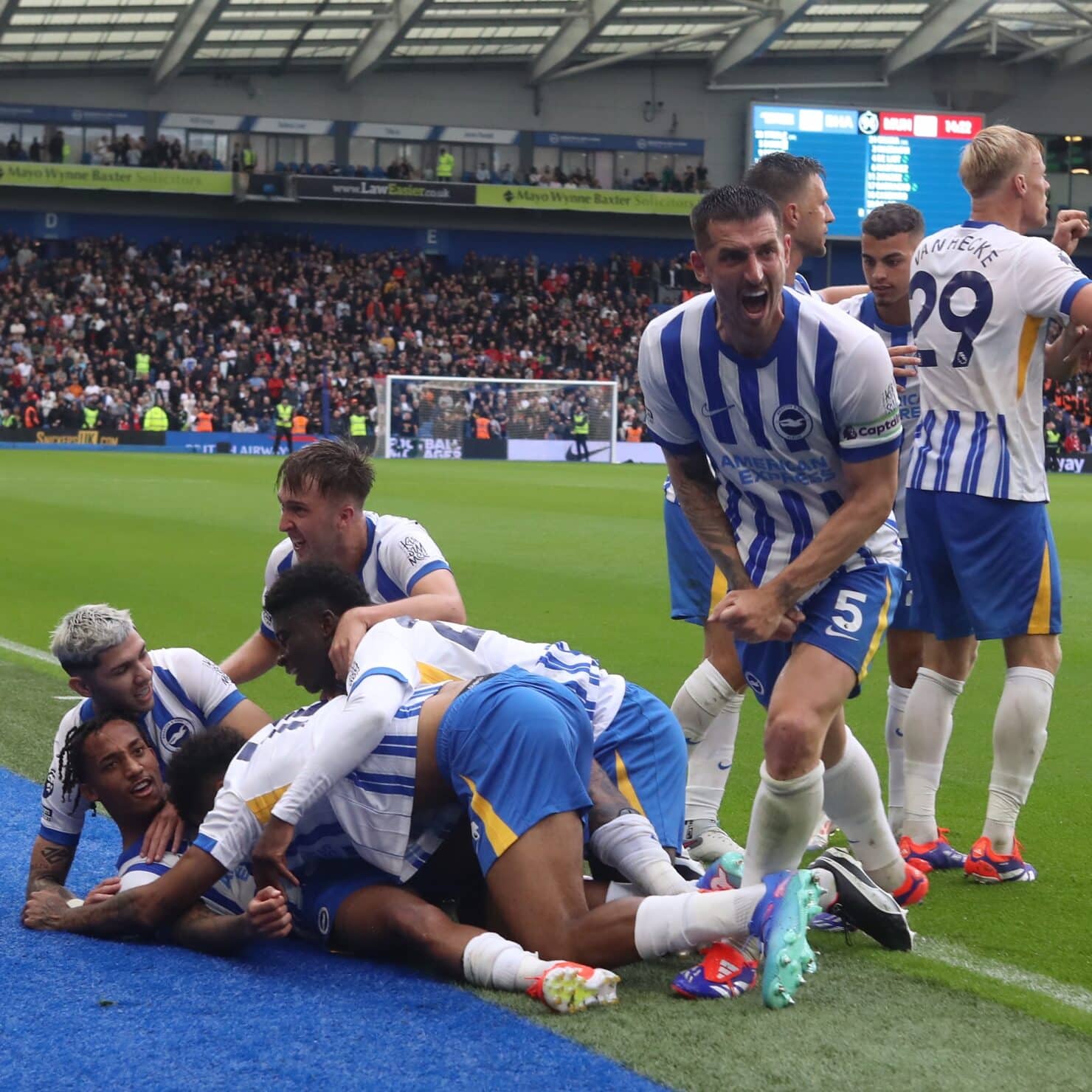 คาราบาวคัพ 2024/25 ไบรท์ตัน ครอว์ลี่ย์ ทาวน์