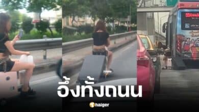 สาวขี่กระเป๋าเดินทางไฟฟ้าบนถนน