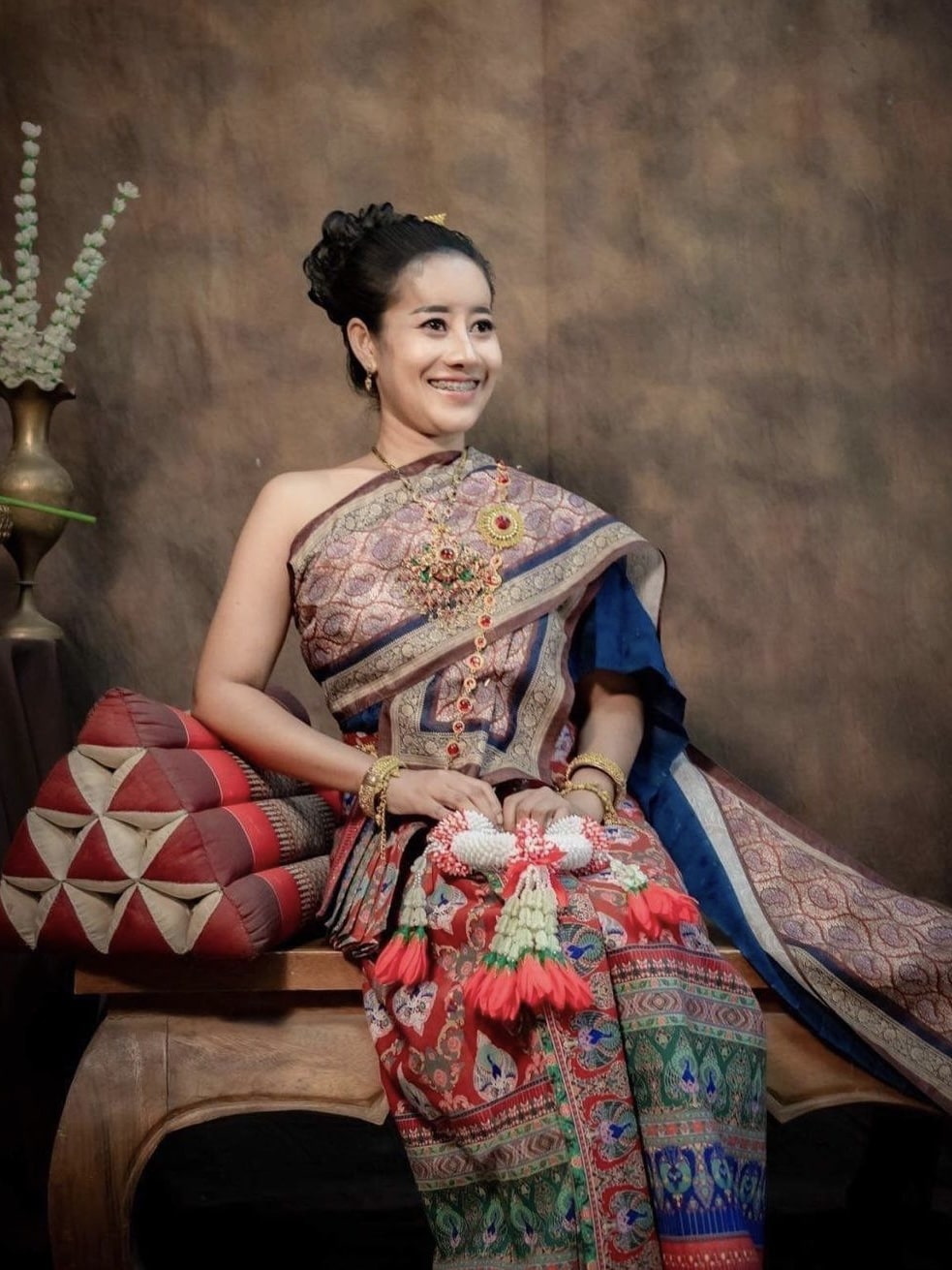 หนูรัตน์ เน็ตไอดอล ใส่ชุดไทย