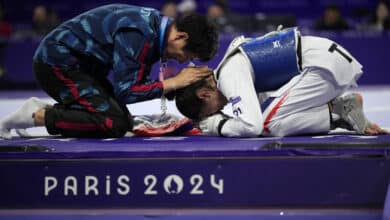 เทนนิส ก้มกราบ โค้ชเช