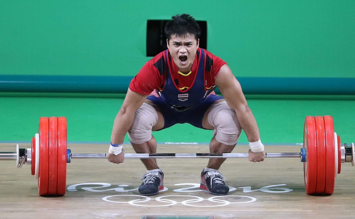 จตุภูมิ ชินวงศ์ เตรียมยกน้ำหนักท่าสแนตช์ ในศึกโอลิมปิก 2016