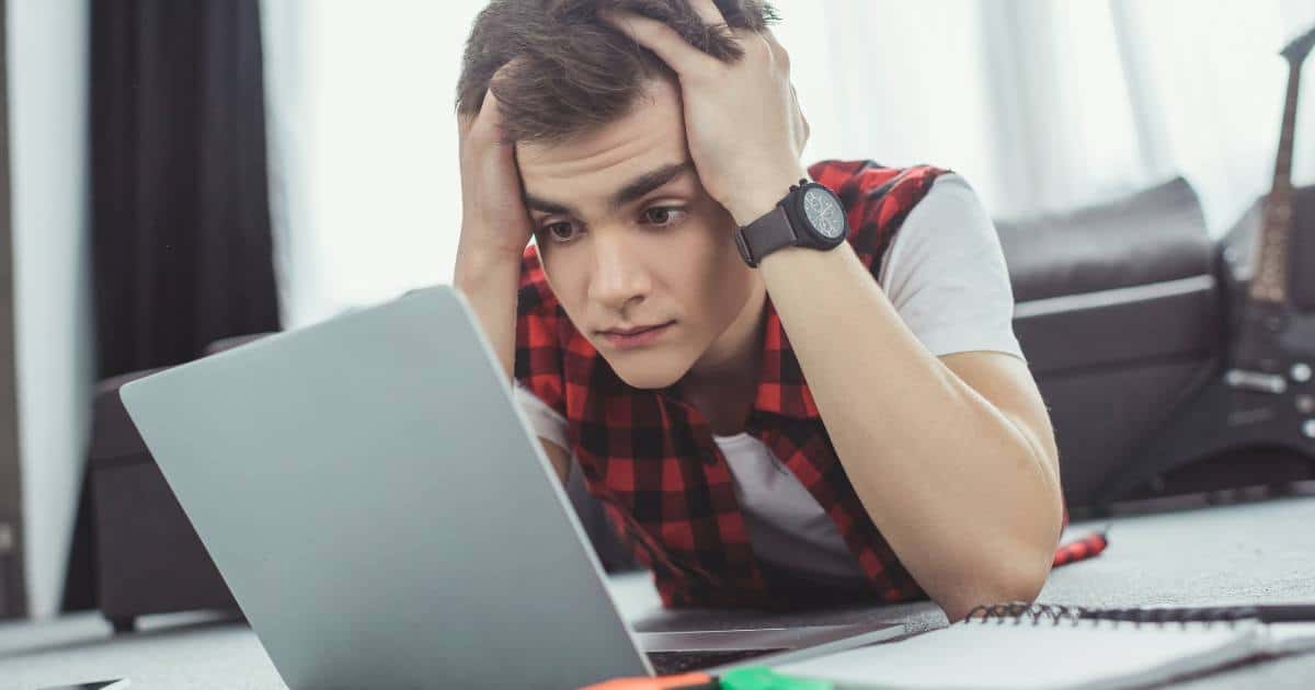 ความเครียดเป็นปัจจัยหนึ่งที่อาจทำให้เกิดอาการรุนแรงขึ้นได้