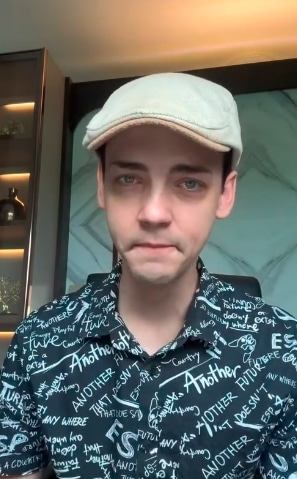 ครูเดวิด ติ๊กต็อกเกอร์ชื่อดัง ร้องไห้ หลังโดนคนไทยด่า