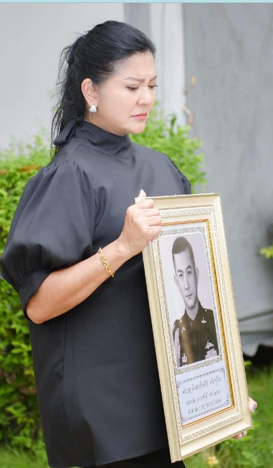 งานศพคุณพ่อ เอ็ด ศุกรานันท์ อดีตรองอันดับ 3 นางสาวไทย 2531