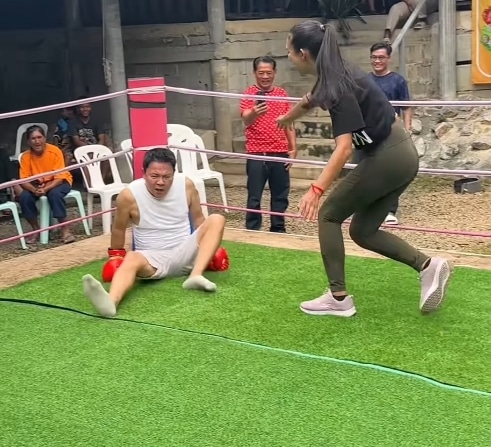 จตุรงค์ เสียหลักเซล้ม หลังยกเท้าถีบ โก๊ะตี๋