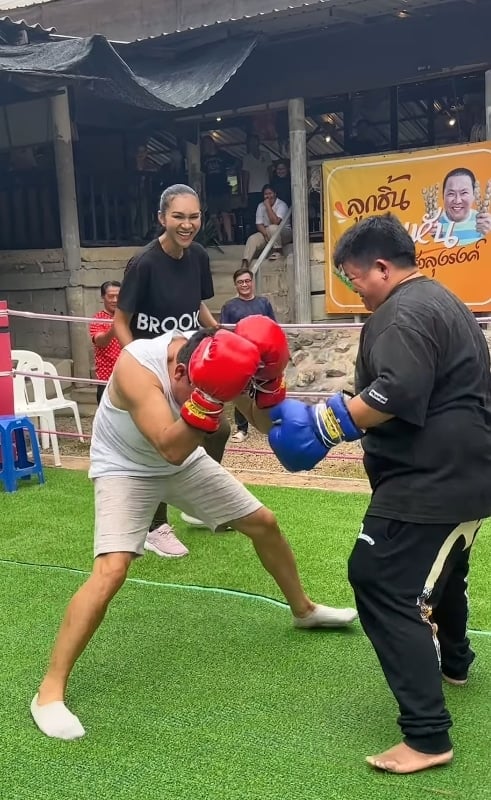 จตุรงค์-โก๊ะตี๋ ต่อยกัน