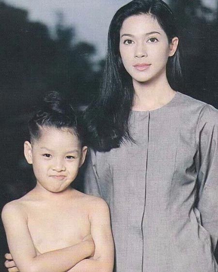 ทอม อิศรา ถ่ายรูปประกบ แหม่ม คัทรียา