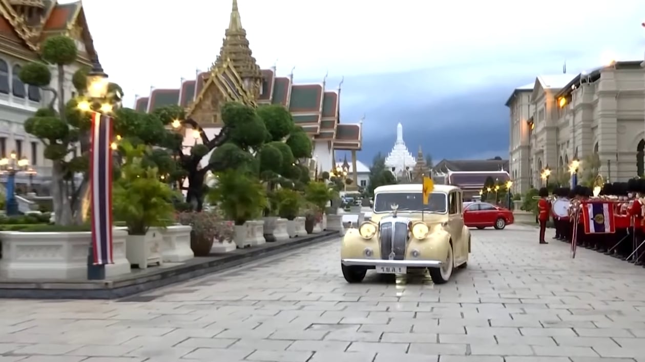 ทะเบียนรถ ในหลวงร.10 เสด็จฯบำเพ็ญพระราชกุศล เนื่องในวันแม่แห่งชาติ