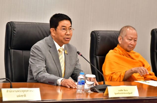 พิชิต ชื่นบาท สมัยเป็นรัฐมนตรีประจำสำนักนายก
