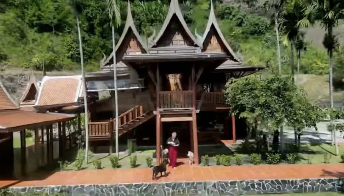 ครูลิลลี่ขายบ้านหรูทรงไทย 