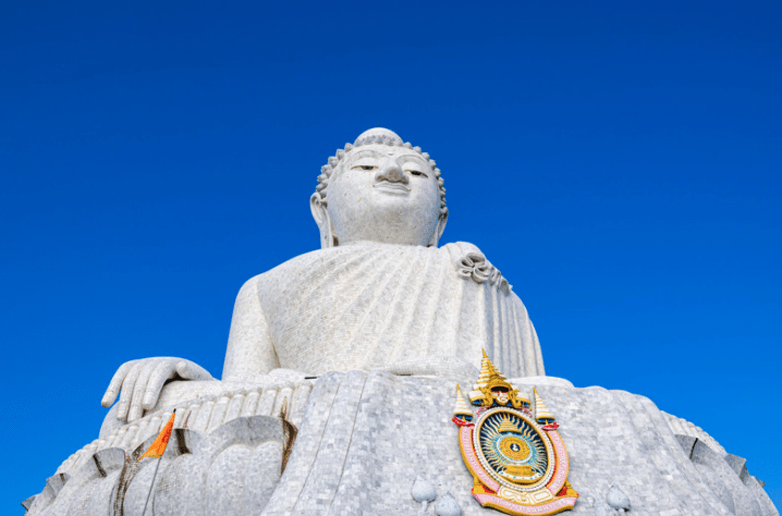 พระใหญ่มองจากมุมด้านล่าง