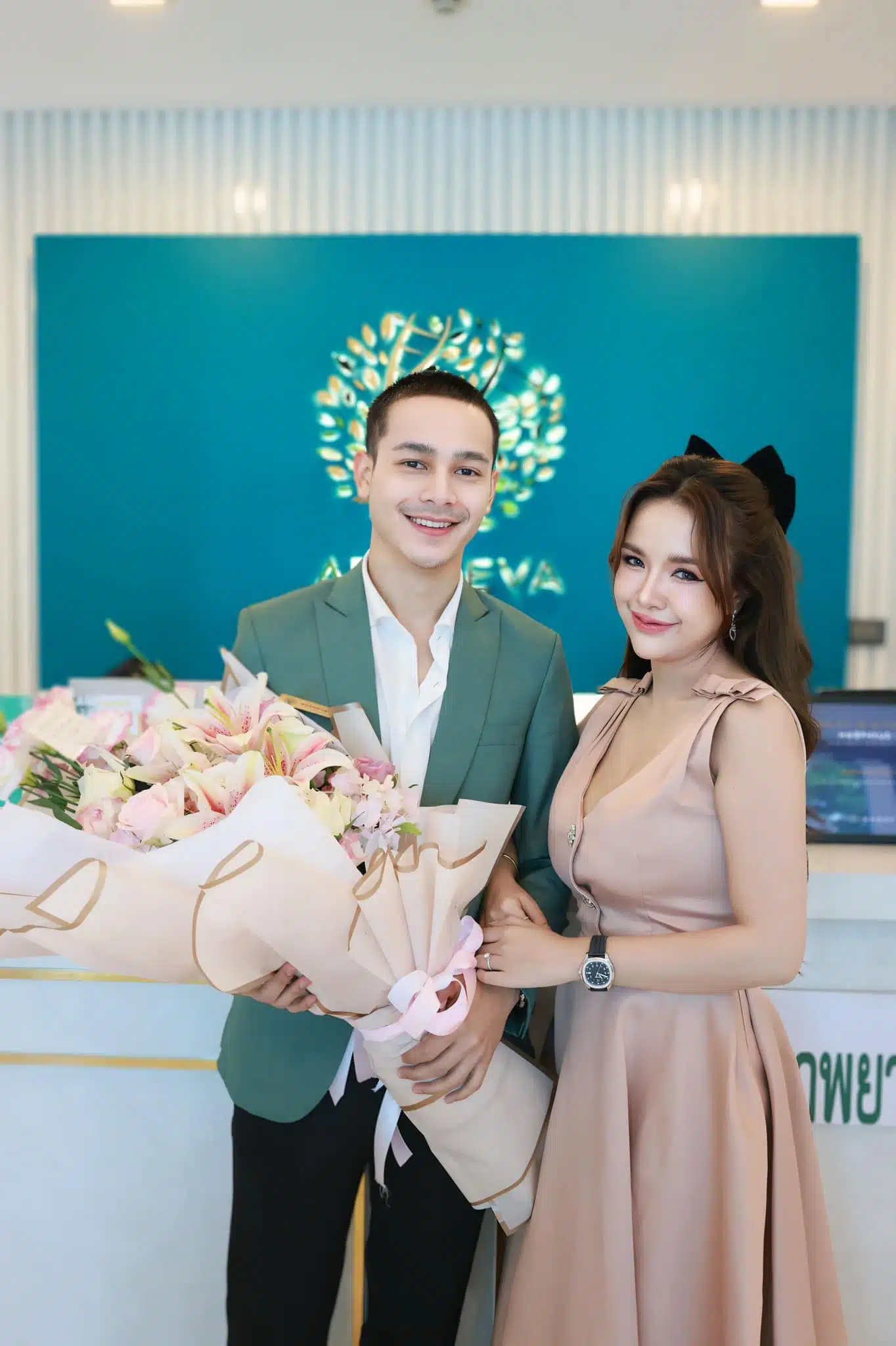 เจนนี่ร่วมแสดงความยินดีกับยิว