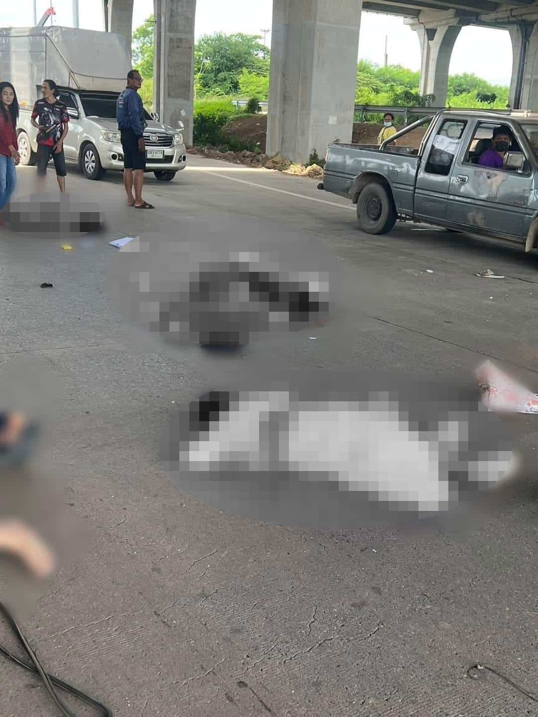 รถสองแถวชนท้าย 6 ล้อ เสียชีวิต-บาดเจ็บ 10 ราย