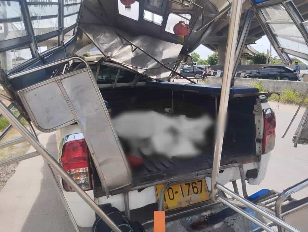 รถสองแถวชนท้าย 6 ล้อ