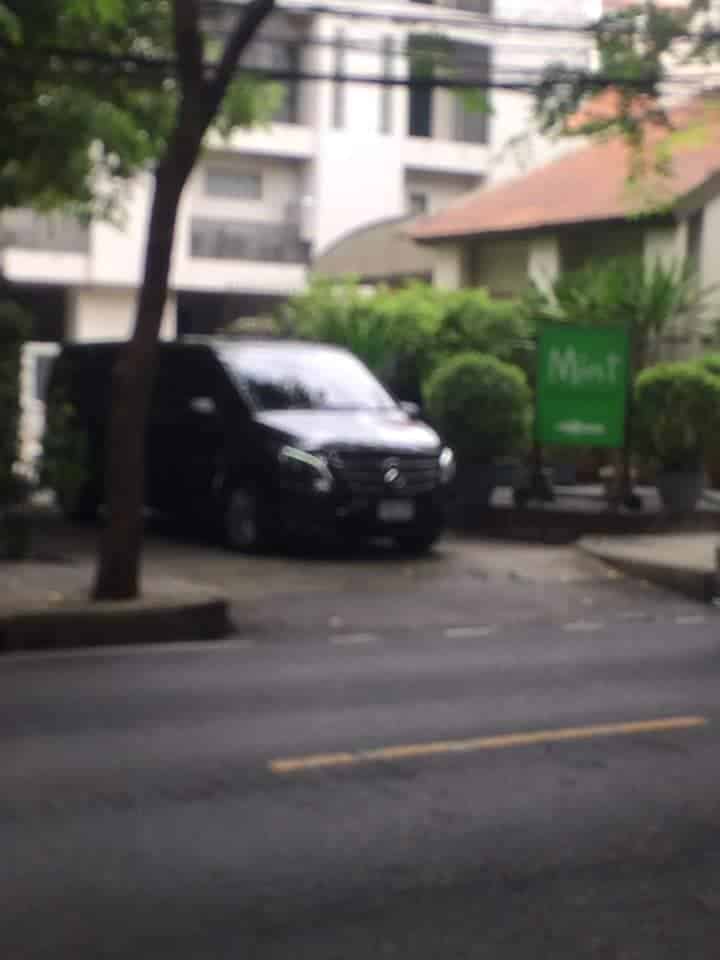 รถเบนซ์ที่ถูกคู่ไรเดอร์ชนแล้วหนี