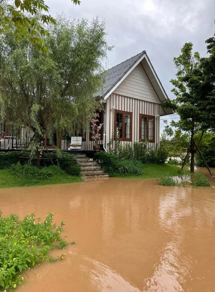 สถานการณ์น้ำท่วมก่อนหน้านี้ ของร้านคาเฟ่ จังหวัดน่าน