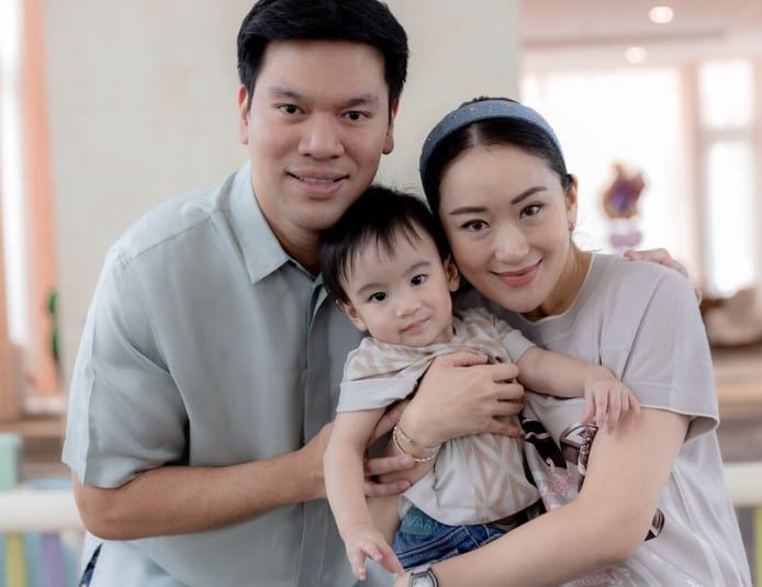 อุ๊งอิ๊งกับสามีและลูก